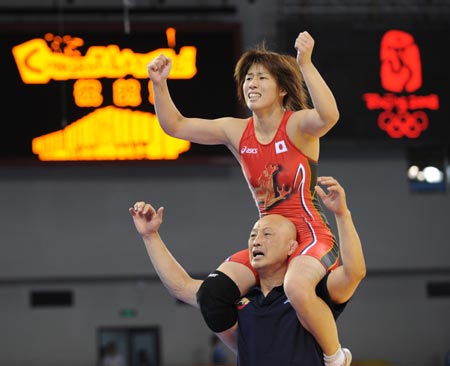 Yoshida retains Olympic title in women\'s 55kg wrestling