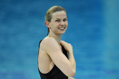 Women\'s 50m freestyle: Britta Steffen won gold, smile like mermaid