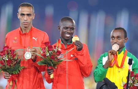 Last medals of Beijing Olympics awarded to winners of men\'s marathon
