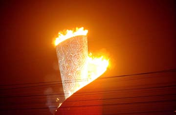 Triple Paralympic champion Hou Bin lights cauldron of Beijing Paralympics