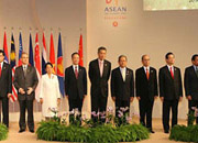 Premier visits Singapore, attends the high-level East Asian meetings