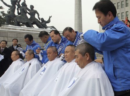 S. Korea opposition party members shave heads to protest against gov't decision