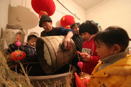Yellow rice wine making craftsmanship preserved in Shaoxing
