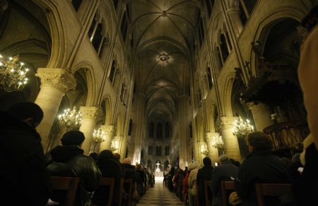 Mass for victims of Haiti earthquake at Notre Dame de Paris