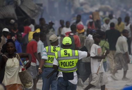 Situation in Haiti worsened by occasional looting after quake