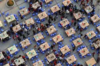 More than 1,500 table banquet packs Shenzhen street 