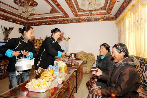 Tibetans move into new houses ahead of schedule