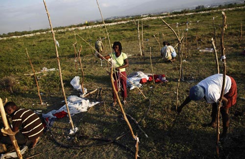 Half million Haitians quit capital, relief work continues 
