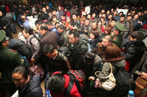 China's railways send 5 mln passengers by Feb.6  