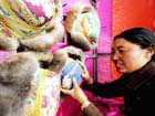 Tibetan traditional hats hot on markets