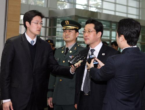 Two Koreas conclude morning session of talks over joint industrial park