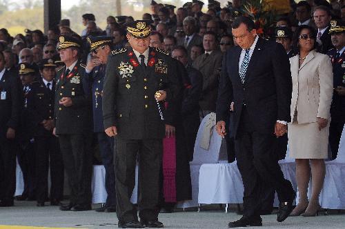 Honduran president replaces army chief responsible for Zelaya ouster