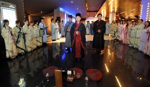 Malaysian Chinese promote wearing of traditional Chinese coustumes
