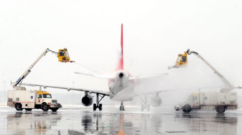 Snow disrupts air traffic in Beijing