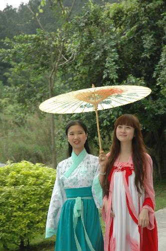2 chinese girls