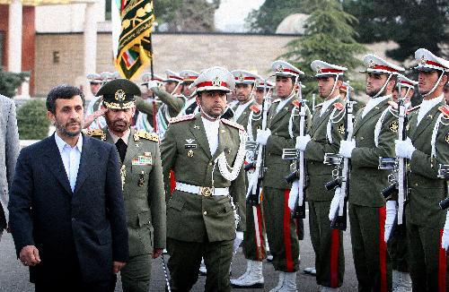 Iranian President Ahmadinejad arrives in Afghanistan 
