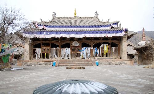 Qutan Temple: imperial palace of NW China