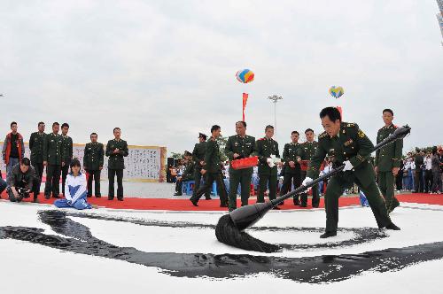Hainan calligrapher greets Shanghai Expo