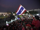 Thai anti-government protesters surround Government House 