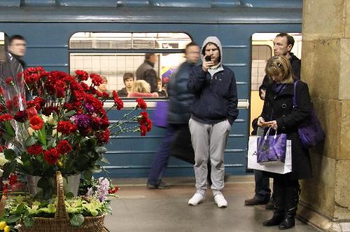 People mourn for victims in aftermath of Moscow subway bombings 