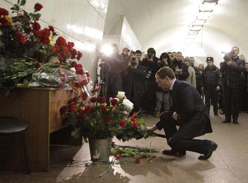 Russian president lays flowers in memory of blast victims