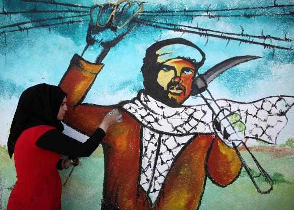 Palestinians paint mural to appeal peace