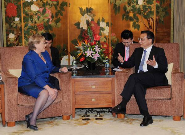 Chinese vice premier meets former Chilean president in Shanghai