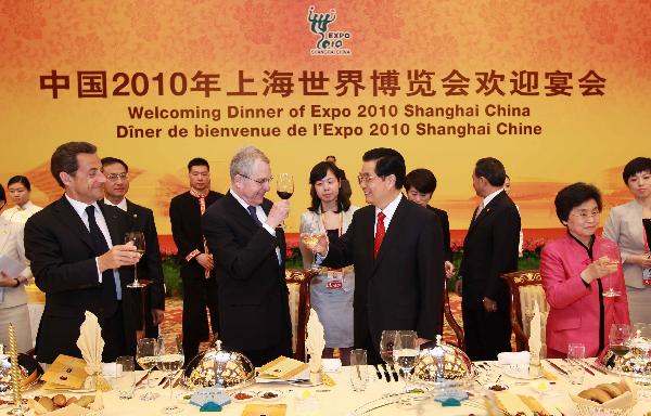 President Hu welcomes foreign dignitaries before Shanghai Expo opens