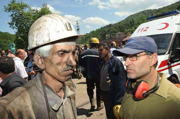 32 trapped, 11 wounded in coal mine blast in Turkey