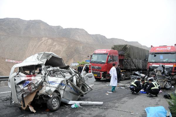 8 killed, 3 injured in traffic accident in NW China