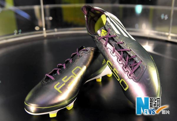 lightest soccer cleats