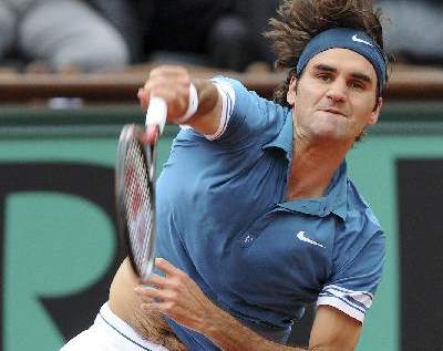 Federer books quarterfinal clash with Soderling at French Open 