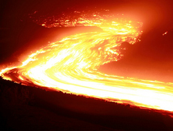 Life-risking tourists hypnotized by lava of Pacaya volcano