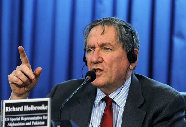 U.S. diplomat Holbrooke remains in critical condition
