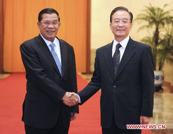 Premier Wen meets with Cambodian PM 