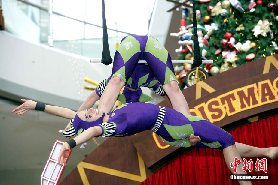 US trapeze artists wows Hong Kong