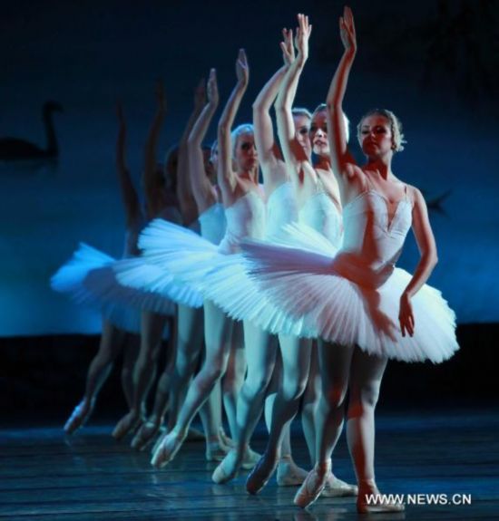 Russian dancers perform "the Swan Lake" in NE China