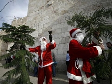 "Santa Clauses" decorate Jerusalem's Old City