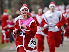 Annual Santa Run starts in London's park