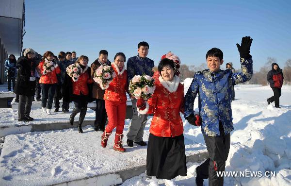 Harbin hosts int'l group wedding