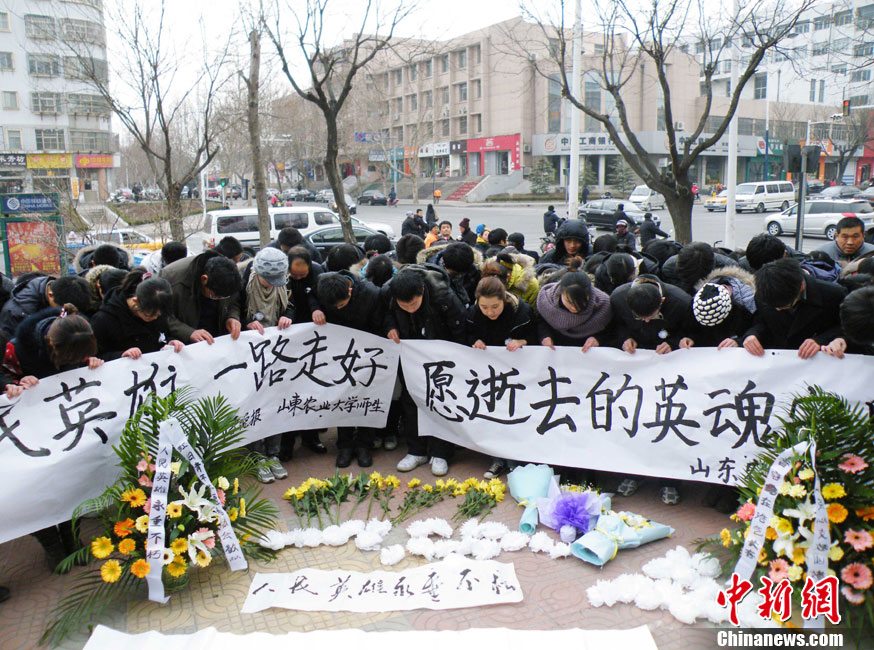 Public mourns officers slain in Shandong shootout