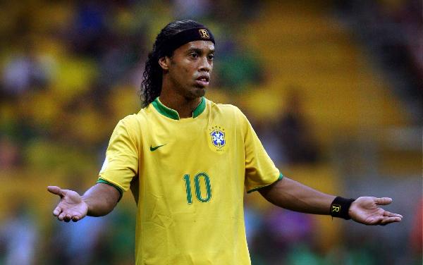 Pele snubs Ronaldinho return 