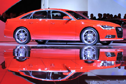 New car models rolled out for 2011 Detroit Auto Show