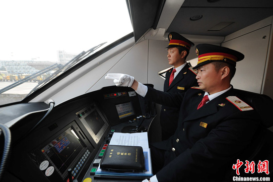 Advanced sleeper multi-unit trains open in southwest China for the first time