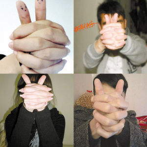 'Rabbit hand gesture' popular online in China