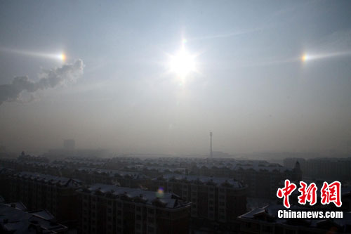 'Three suns' appear together over sky in Changchun