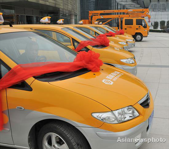 Electric taxis start to run in Hangzhou