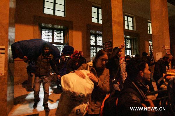 Athens University Law School to be evacuated peacefully by protesting illegal migrants