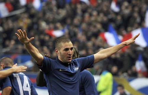 Benzema gives France victory over 10-man Brazil