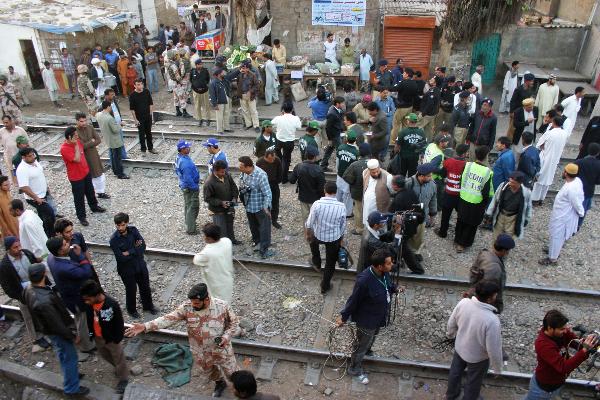Bomb blast hits S. Pakistan